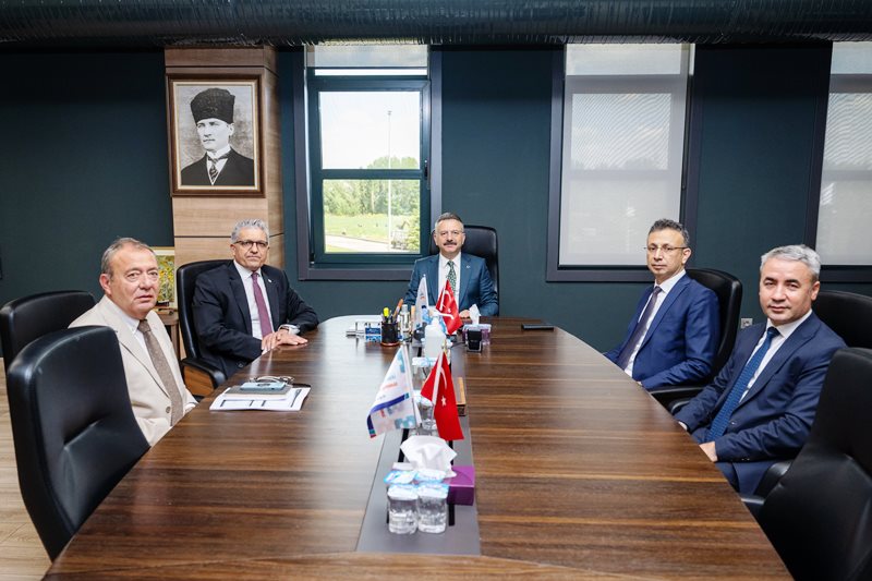 Valimiz Sayın Hüseyin Aksoy'dan İstihdam Kurulu Toplantısı Sonrası EOSB Başkanı Nadir Küpeli’ye Ziyaret etti.