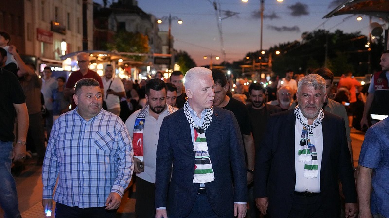 VALİ GÜL, ÖZGÜR FİLİSTİN VE GAZZELİ ÇOCUKLAR İÇİN YÜRÜDÜ
