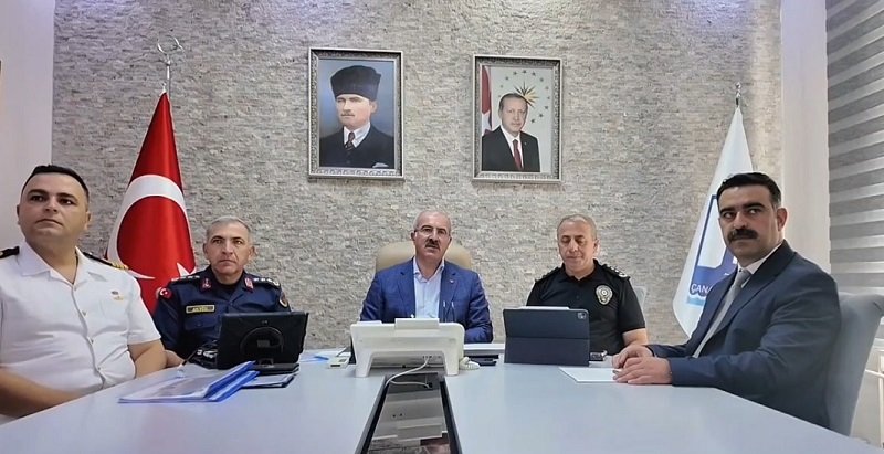 Valimiz Doç. Dr. Ömer TORAMAN başkanlığında, 2025 yılı Sekiz Ayına İlişkin “İl Güvenlik ve Asayiş Bilgilendirme Toplantısı”