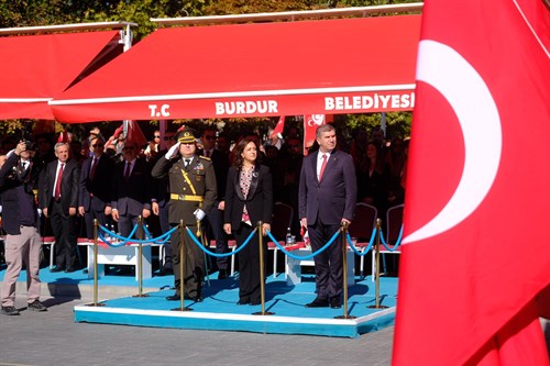 CUMHURİYETİMİZİN İLANININ 102. YIL DÖNÜMÜ KUTLAMA PROGRAMI, İLİMİZ CUMHURİYET MEYDANI’NDA GERÇEKLEŞTİRİLDİ