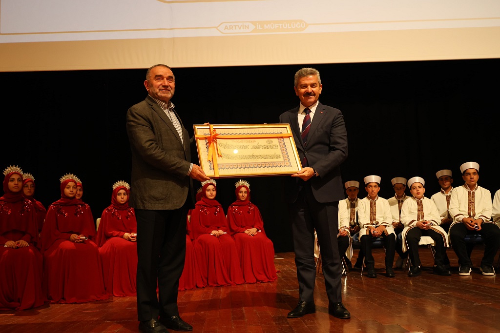 Valimiz Dr. Turan Ergün, Hafızlık İcazet Merasimi’ne Katıldı