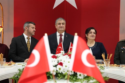 Cumhuriyetimizin 102. Yılında Cumhuriyet Bayramı Kabul Töreni, Valimiz Mustafa Yavuz ve Süreyya Yavuz Hanımefendinin Ev Sahipliğinde Düzenlendi.
