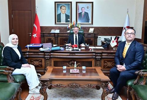Giresun Valiliği Kamu İç Denetçisi Berke Ersin Avcı ve eşi Yasemin Avcı, Valimiz Sayın Hüseyin Aksoy'u ziyaret etti.