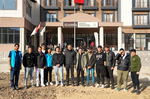Vali Ali Çelik, Mergabütan Gençlik Kampı’ndaki Gençlerle Bir Araya Geldi