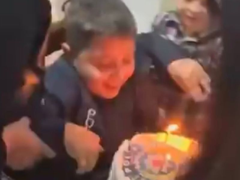 Küçük Eymen’e Polislerden Doğum Günü Sürprizi