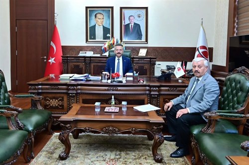 Eskişehir Tornacılar ve Otomobilciler Odası Başkanı Adnan Karamanlı Valimiz Sayın Hüseyin Aksoy’u ziyaret etti.