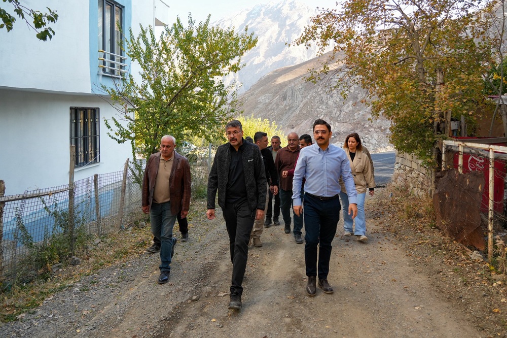 Vali Ali Çelik, Bağlar Mahallesi’nde Yol Yapım Çalışmalarını İnceledi