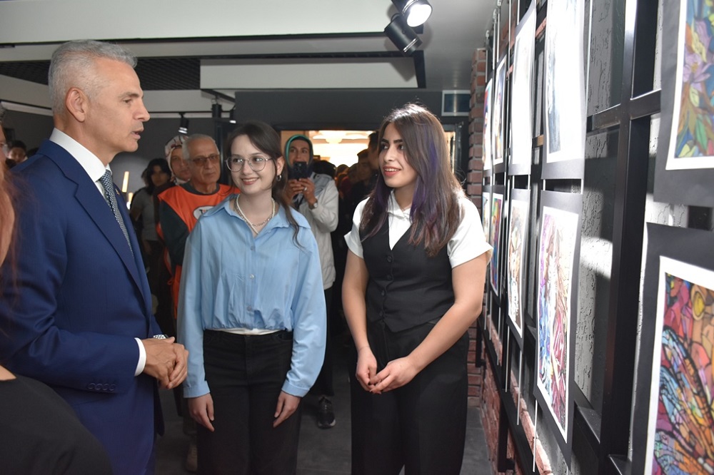 Genç Ressamlar Cumhuriyet Coşkusunu Tuvale Taşıdı