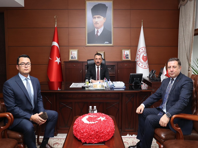 Vali Osman Hacıbektaşoğlu, Türkiye Vakıflar Bankası Batı Karadeniz Bölge Müdürü Rafet Genç'i Kabul Etti