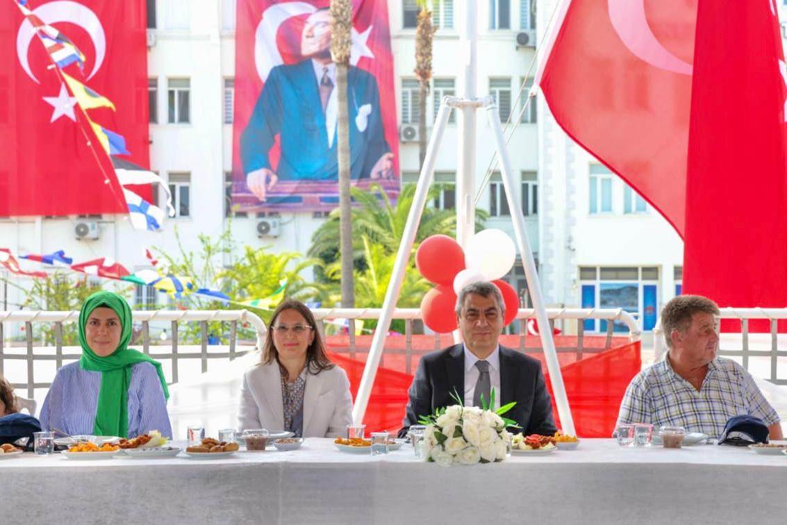 VALİMİZ SAYIN ATİLLA TOROS VE EŞİ DUDU İREM TOROS HANIMEFENDİ, ŞEHİT AİLELERİNİ VE GAZİLERİMİZİ TCSG YAŞAM GEMİSİNDE AĞIRLADI