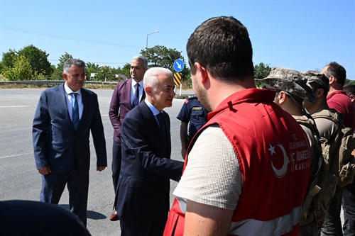 Vali Turan, yol kontrol noktasına ziyarette bulundu…