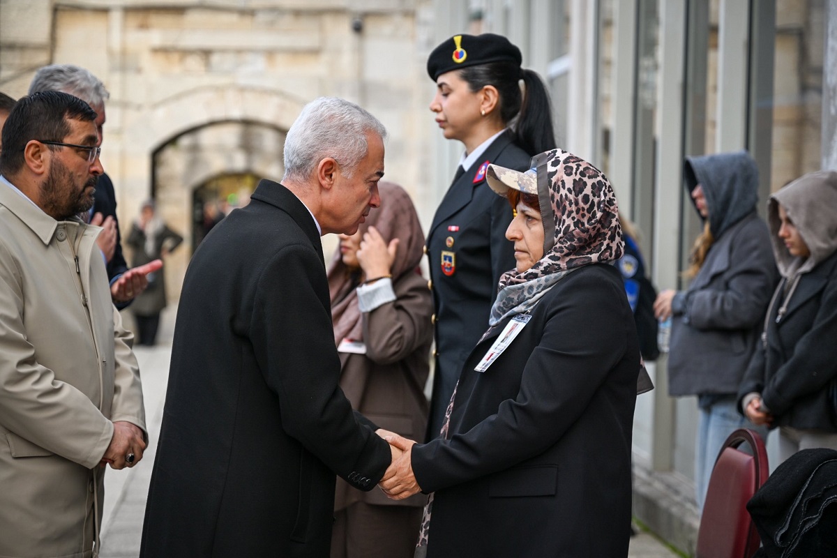 Valimiz Sayın Uğur Turan,Lüleburgazlı aziz şehidimiz Berkay Karaca ve kahraman silah arkadaşlarının ruhlarına ithafen okutulan mevlid-i şerife katıldı