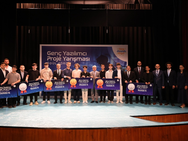 Vali Doğan, Genç Yazılımcı Proje Yarışması Ödül Törenine Katıldı