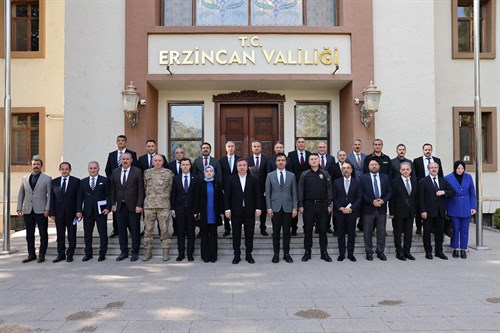 Sayın Valimiz başkanlığında, vali yardımcıları ve birim amirlerinin katılımıyla 28. Birim Amirleri Toplantısı düzenlendi. 