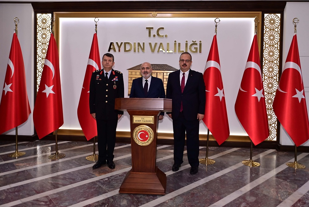 İçişleri Bakan Yardımcısı Sayın Mehmet Sağlam ve beraberindeki Kolluk Gözetim Komisyon Üyeleri, Valimiz Yakup Canbolat'ı Ziyaret Etti