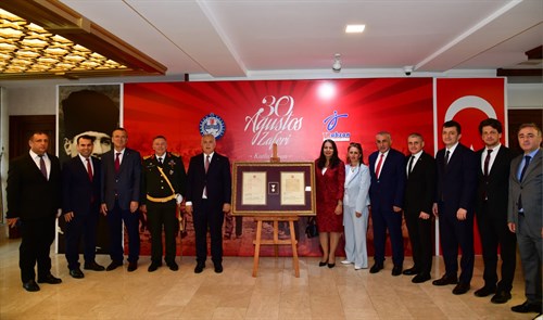 30 Ağustos Zafer Bayramı Dolayısıyla Vali Aziz Yıldırım Himayelerinde  Resepsiyon Düzenledi 