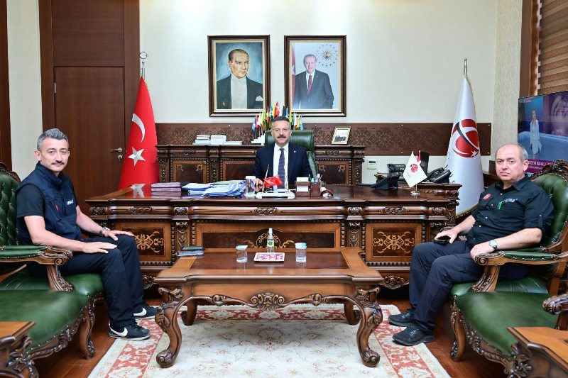 AFAD Projelendirme ve Yapım İşleri Daire Başkanı Levent Uçar Valimiz Sayın Hüseyin Aksoy’u ziyaret etti.