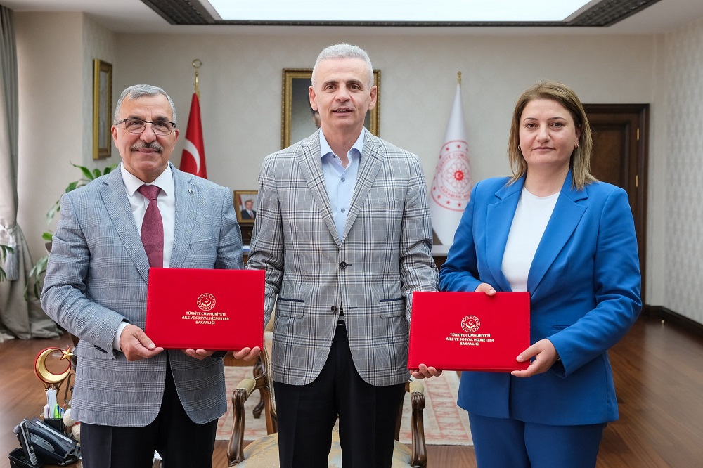 KMÜ ile Aile ve Sosyal Hizmetler İl Müdürlüğü Arasında İş Birliği Protokolü İmzalandı