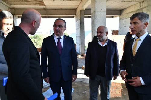 Vali Soytürk Yapımı Devam Eden Ortaokul İnşaatında İncelemelerde Bulundu
