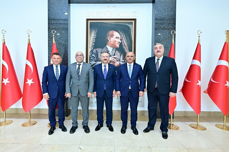 Kocaeli Körfez Belediye Başkanı Şener Söğüt, ve beraberindekiler  Valimiz Sayın Hüseyin Aksoy’u ziyaret etti.