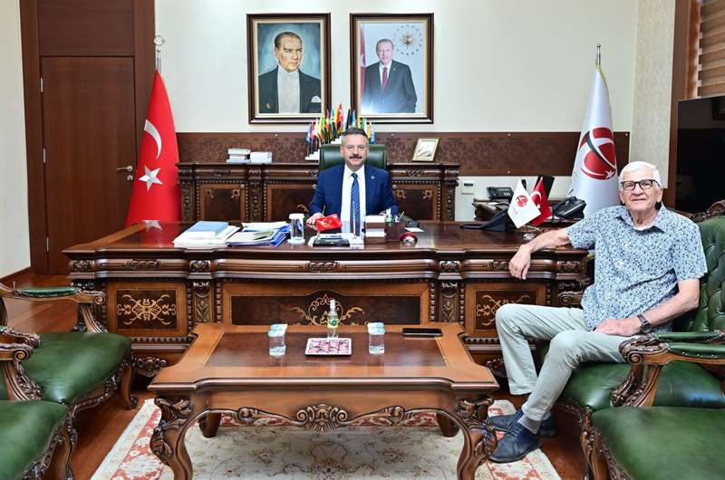 Emekli Maden Mühendisi Edip Akıncı, Valimiz Sayın Hüseyin Aksoy'u ziyaret etti.
