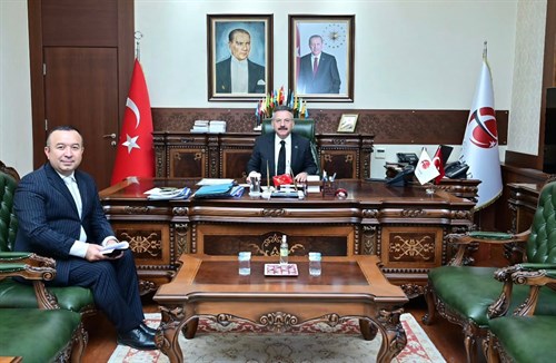 Esinoks Su Depoları Firması Genel Müdürü Saltuk Sencer Örüm, Valimiz Sayın Hüseyin Aksoy'u ziyaret etti.
