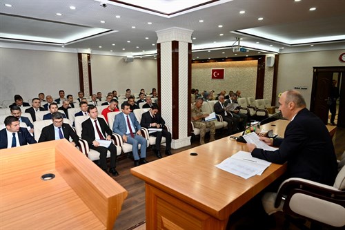 Valimiz Ekrem Canalp başkanlığında, sabah saat 05.00’te Valilik Toplantı Salonu’nda İl Yönetim Kurulu Toplantısı gerçekleştirildi.