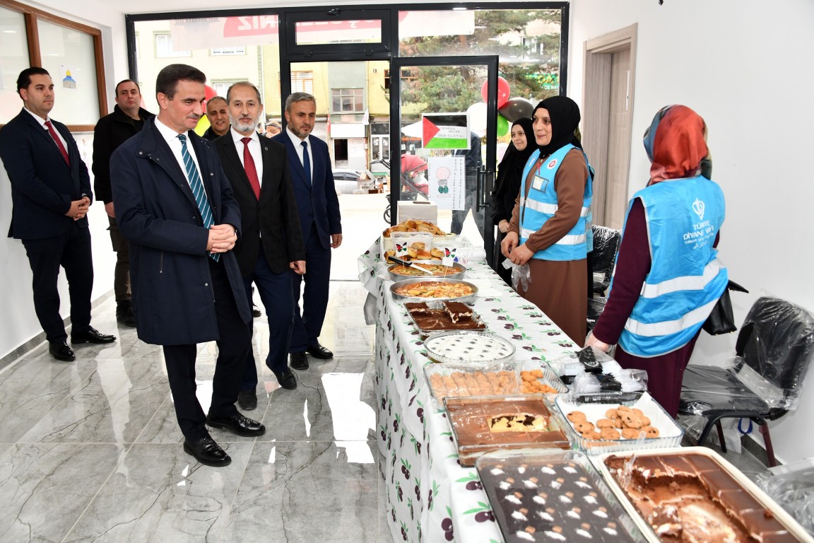 Valimiz Aydın Baruş Filistin ve Gazze’ye Destek Amacıyla Düzenlenen Hayır Çarşısı’nı Ziyaret Etti