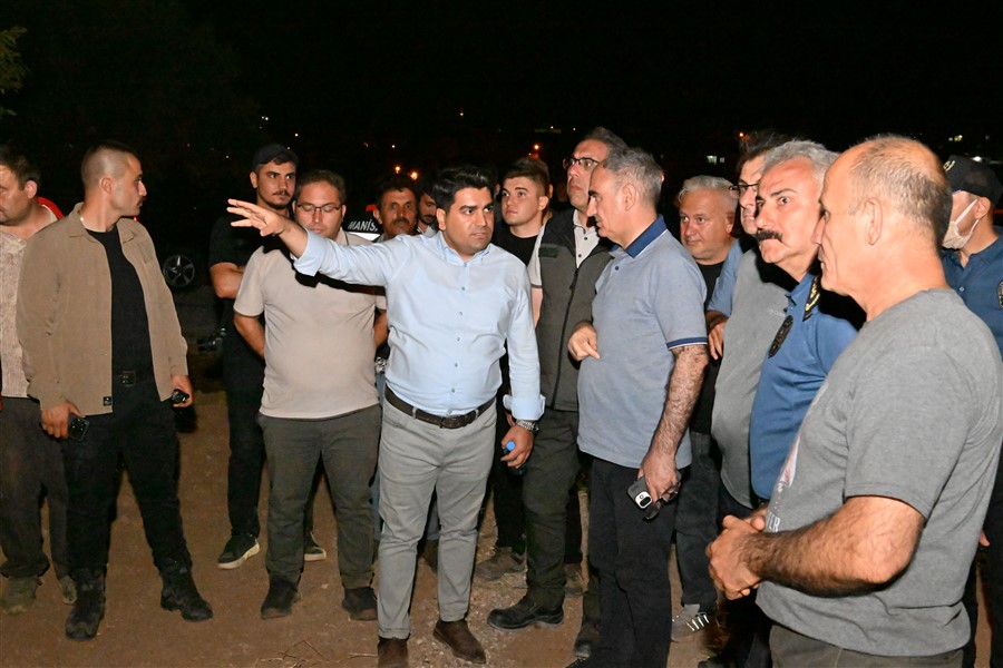 Vali Özkan Ahmetli İlçemizde Meydana Gelen Yangın Söndürme Çalışmalarını Yerinde İnceledi