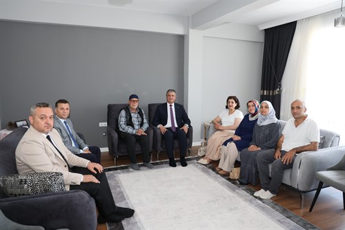 Valimiz Sayın Mustafa Yavuz ve Eşi Süreyya Yavuz Hanımefendi’den Şehit Ailelerine Kurban Bayramı Ziyareti.