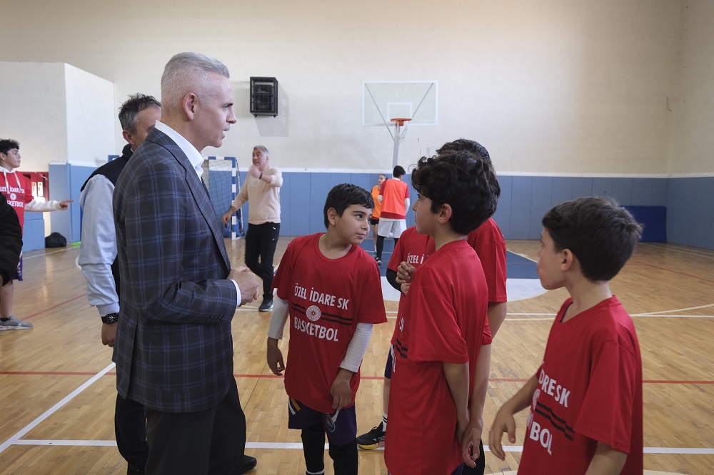 Valimiz Sayın Mehmet Fatih Çiçekli’den Basketbol Takımına Ziyaret