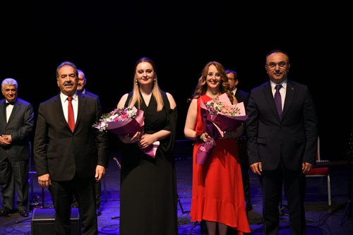 Vali Soytürk ve Nurdan Soytürk “Hekimlerden Bir Bahar Akşamı Konseri”ne Katıldı
