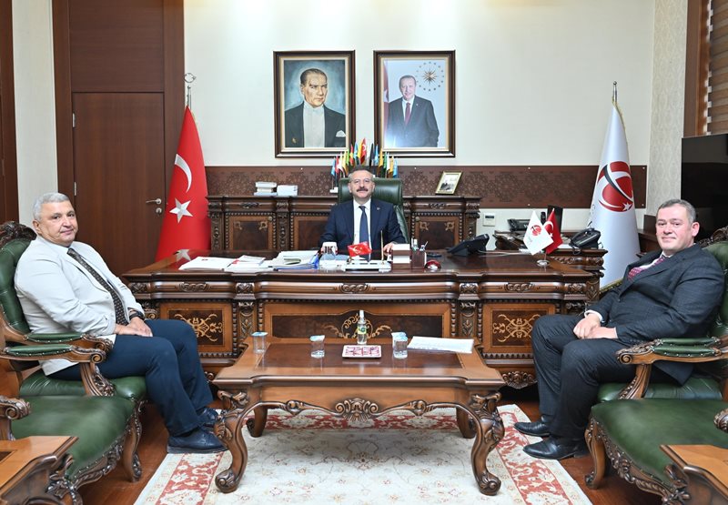 TDM Bilişim Teknolojileri Yazılım Firması Kurucu Ortağı Ali Yıldız ve Genel Müdürü Tahsin Büyükkeleş, Valimiz Sayın Hüseyin Aksoy'u ziyaret etti.