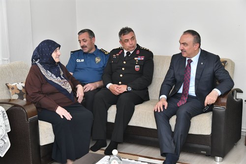 Vali Soytürk Şehit Polis Memuru Münir Alkan’ın Ailesini Ziyaret Etti