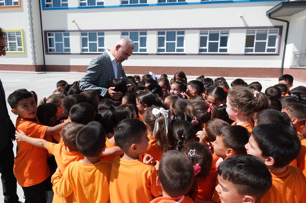 Vali ÇİÇEKLİ'den Yeni Eğitim Yılında TOKİ İlkokuluna Ziyaret