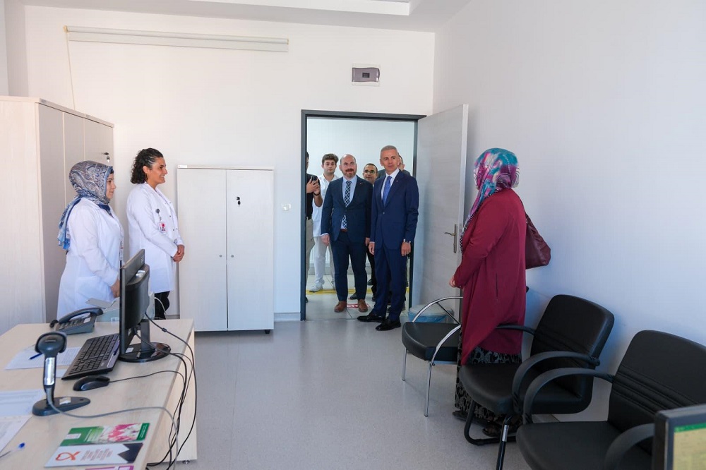 Vali ÇİÇEKLİ Karaman Sağlıklı Hayat Merkezi’ni Ziyaret Ederek İncelemelerde Bulundu