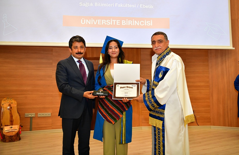 Üniversitemizde Mezuniyet Töreni