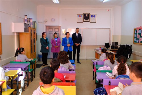 VALİ TÜLAY BAYDAR BİLGİHAN, OKUL ZİYARETLERİ KAPSAMINDA SAKARYA İLKOKULU’NU ZİYARET ETTİ