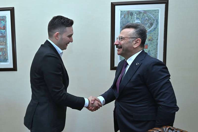 İş İnsanı Halil Karacan, Valimiz Sayın Hüseyin Aksoy'u ziyaret etti.