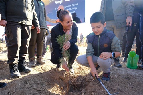 VALİ TÜLAY BAYDAR BİLGİHAN MİLLİ AĞAÇLANDIRMA GÜNÜ FİDAN DİKİMİ ETKİNLİĞİNE KATILDI