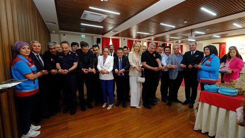 VALİ TÜLAY BAYDAR BİLGİHAN DÖNEM SONU KERMESİ VE SERGİSİ PROGRAMINA KATILDI