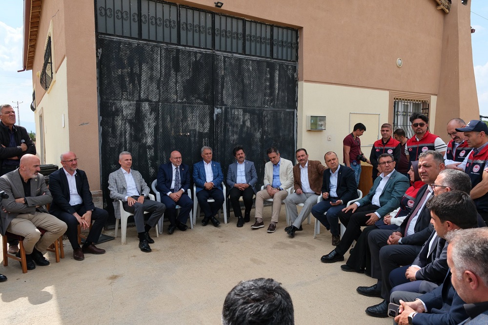 Vali ÇİÇEKLİ TBMM Zirai Don Komisyonu Üyeleri İle Birlikte Zirai Dondan Etkilenen Elma Bahçelerinde İncelemelerde Bulundu