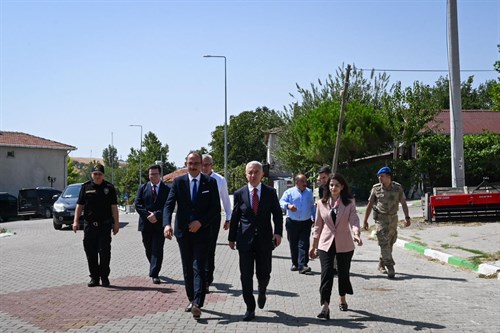 Kırklareli’nin ekonomik ve sosyal gelişiminin temel taşlarından biri olan esnaflarımızın yanında olmaya ve onları desteklemeye devam ediyoruz...