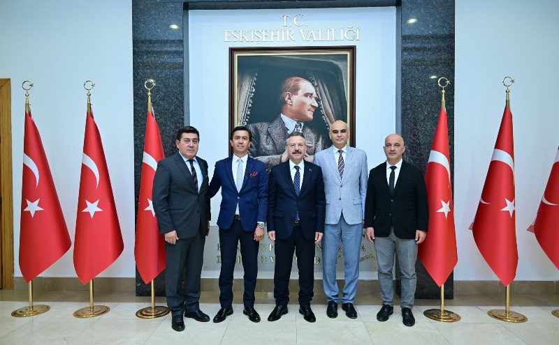 İl Kültür Müdürü Bülent Avnamak ve Skal Turizm Derneği Başkanı Hakkı Gök, Valimiz Sayın Hüseyin Aksoy’a Ziyaret