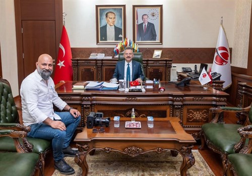 Akşam Gazetesi Adana Bölge Temsilcisi Soner Kan Valimiz Sayın Hüseyin Aksoy'u ziyaret etti.