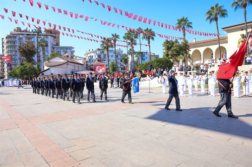 MİLLETİMİZİN BAĞIMSIZLIK MÜCADELESİNİN SİMGESİ, CUMHURİYETİMİZİN 102. YILI, CUMHURİYET MEYDANI’NDA DÜZENLENEN TÖRENLE KUTLANDI