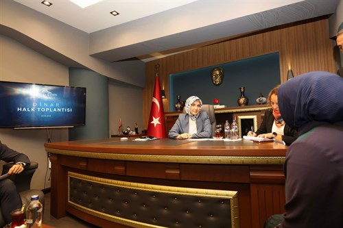 Vali Yiğitbaşı Dinar İlçesinde Vatandaşları Dinledi