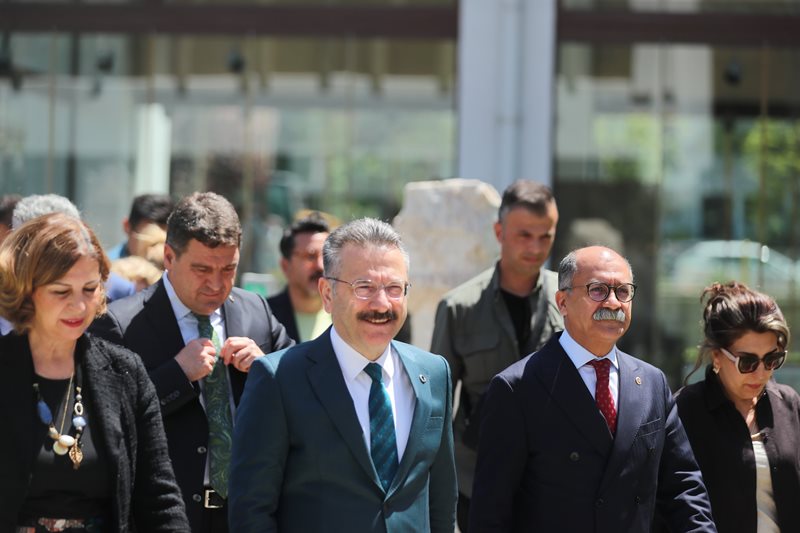 Valimiz Sayın Hüseyin Aksoy, ETİ Arkeoloji Müzesi’nde düzenlenen Uluslararası Müzeler Günü Kutlama Programına katıldı.