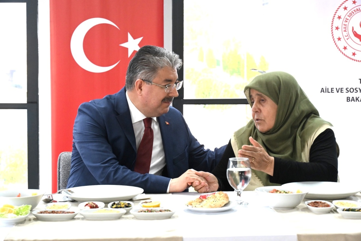 "15 Temmuz Demokrasi ve Milli Birlik Günü" Dolayısıyla 15 Temmuz Şehidimizin Ailesi ve 15 Temmuz Gazilerimiz Onuruna Yemek Programı Düzenledi