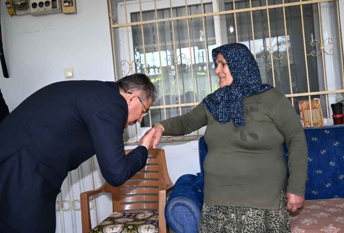 Vali Yılmaz, Şehidimiz Piyade Uzman Çavuş Hüseyin Ölmez’in Ailesini Bahçe İlçemizdeki Evlerinde Ziyaret Etti